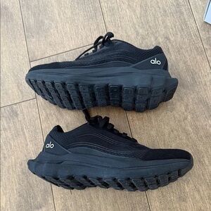 ALO Yoga Jet Black Athletic Sneakers